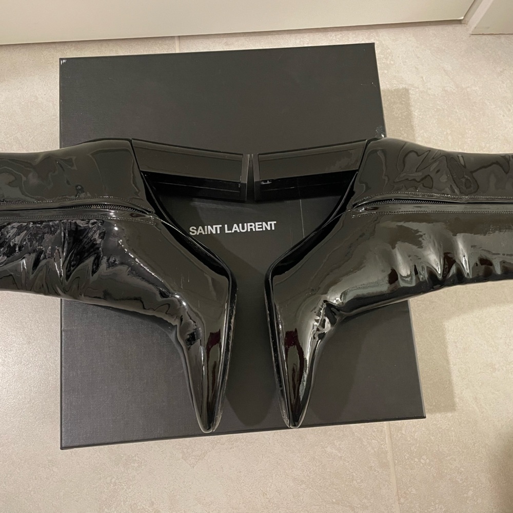 OPEN TO REASONABLE OFFERS ✨Saint Laurent Lou 95 Patent Leather Bootie